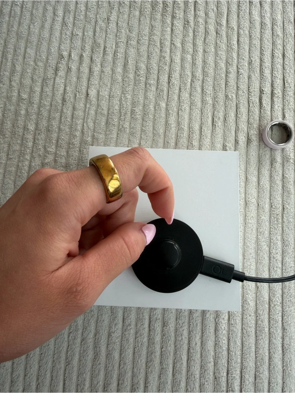Oura Gold or Rose Gold with Charger with Black Magnetic Pad